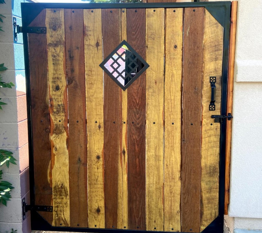 custom-wooden-gate-farmington-nm-2